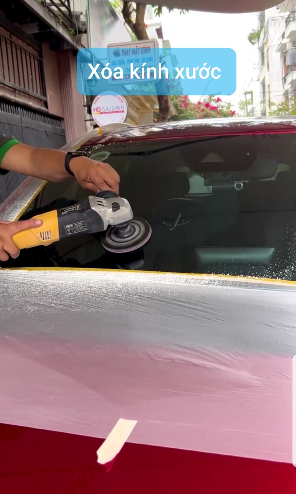 Xóa vết xước kính ô tô